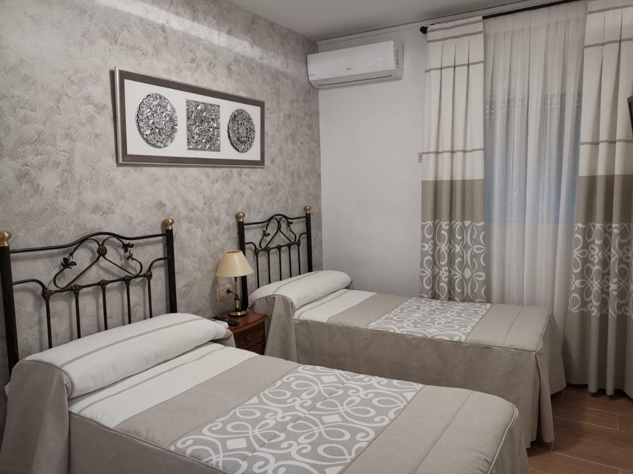 Hostal El Sevillano Rus Ngoại thất bức ảnh